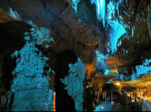 Visite de grotte en Dorodgne dans le Périgord vert
