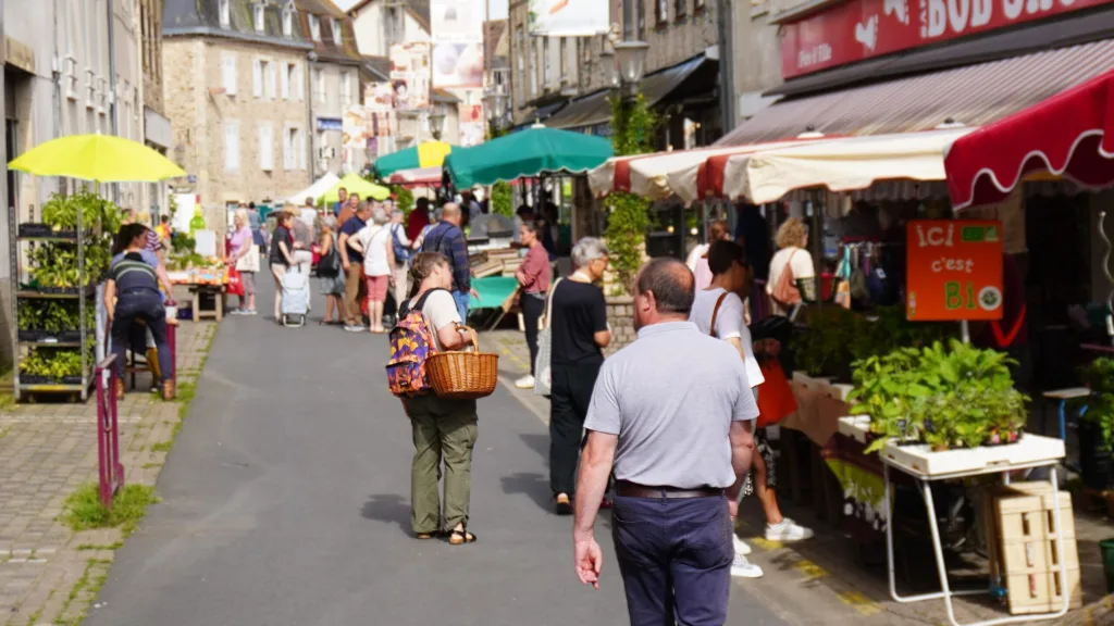 Marché près de HOME CHIC dans les prés à Angoisse en Dordogne